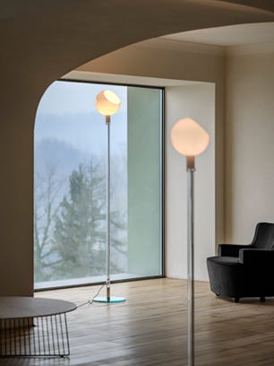 FontanaArte Lampada da Terra Parola, design by Gae Aulenti e Piero Castiglioni